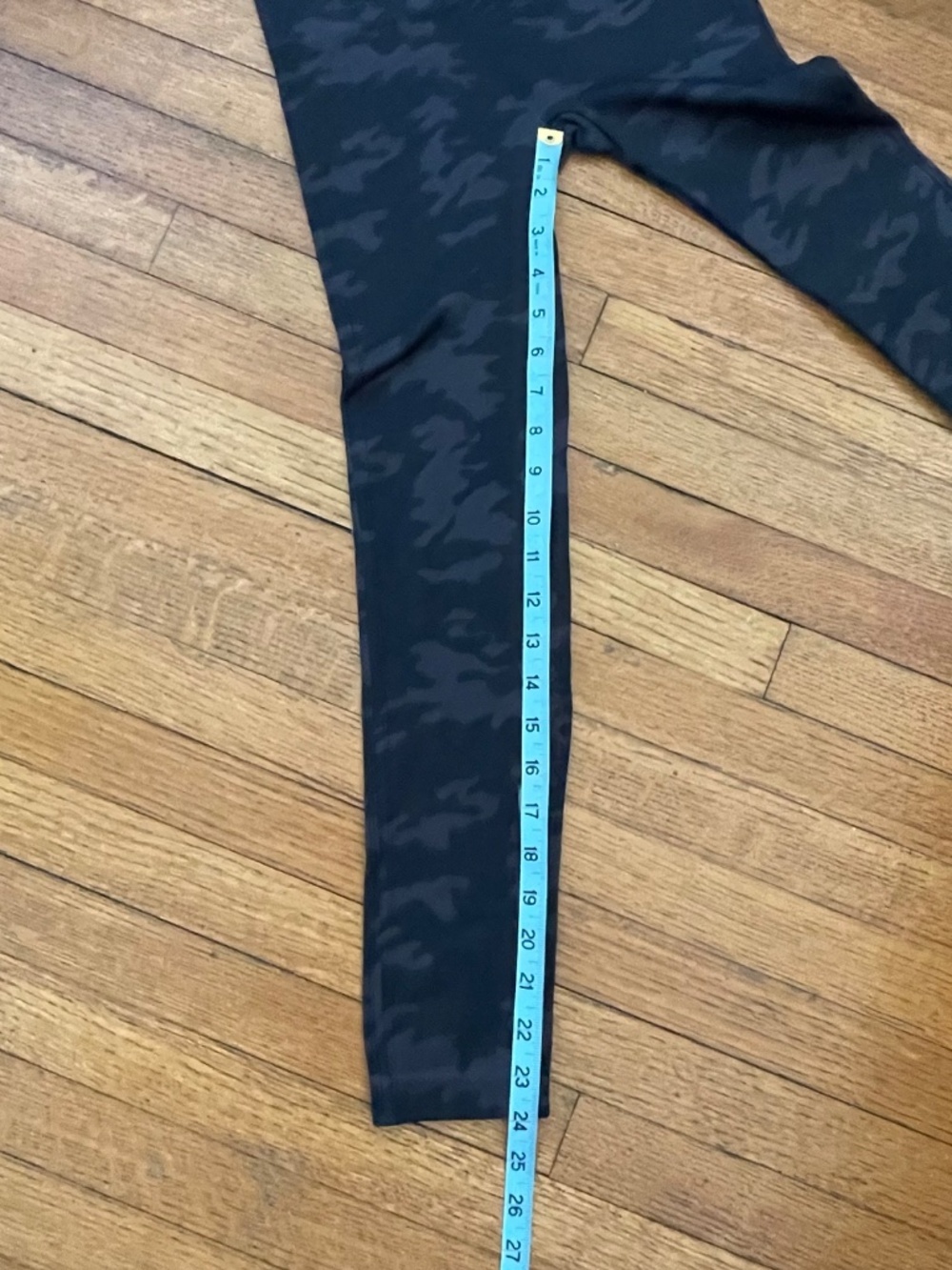 SPANX Look At Me Now Seamless Black Camo Leggings - Picture 7 of 8